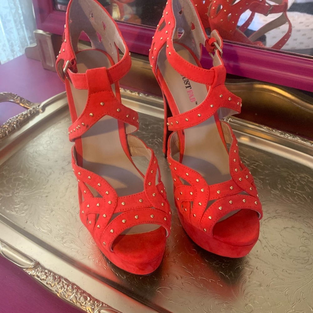 NWOT Wedged heels